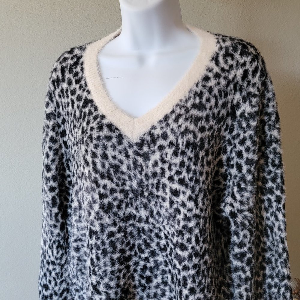 NWT Animal Print V-Neck SUPER Soft Sweater